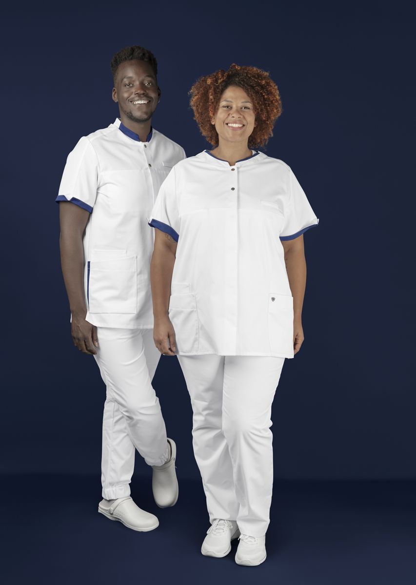 BP dames zorgtuniek met modern fit, drukknoopsluiting, kleuraccenten en smartphonezak voor zorgprofessionals