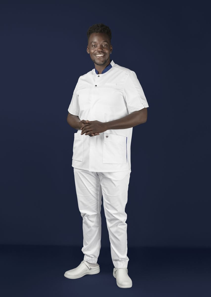 BP dames zorgtuniek met modern fit, drukknoopsluiting, kleuraccenten en smartphonezak voor zorgprofessionals