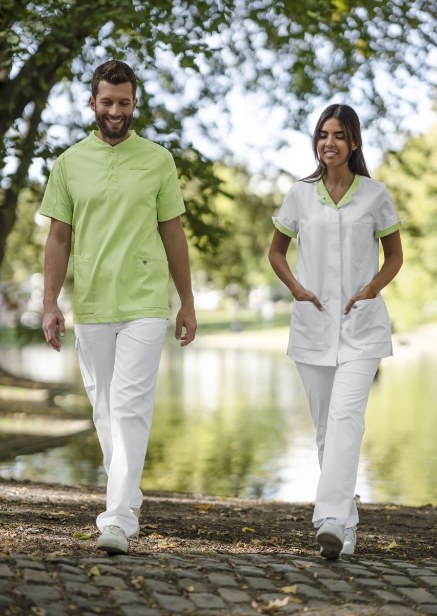 BP unisex zorgtuniek in lichtgroen met moderne details en functionele afwerking