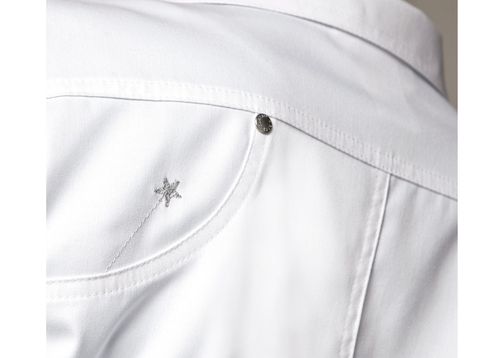 BP lange stretch damesjas met liggende kraag, drukknoopsluiting en elastische stof voor professioneel gebruik