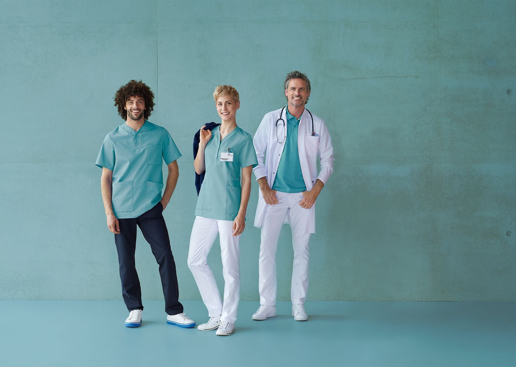 BP unisex zorgtuniek met armliftsysteem, borstzak en drukknopen voor optimale bewegingsvrijheid