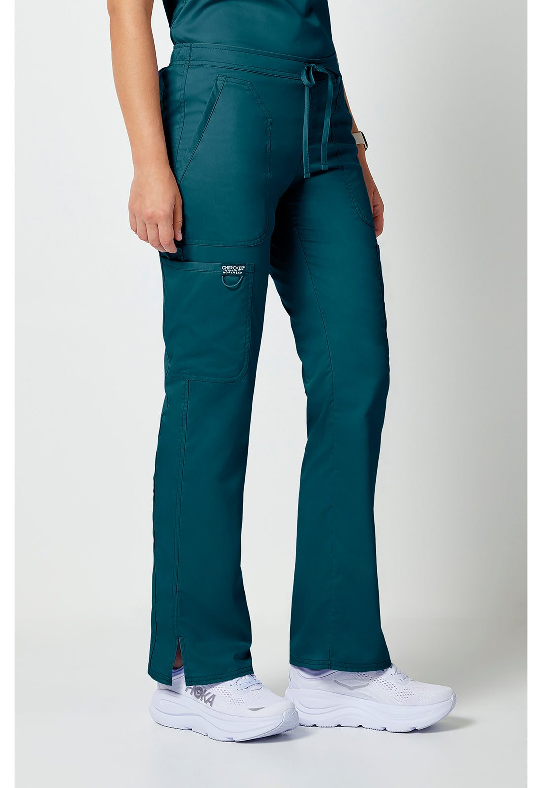 Cherokee Workwear Mid-rise jeans met gematigde uitlopende pijpen en trekkoord met cargozakken en 2-way stretch WWE120